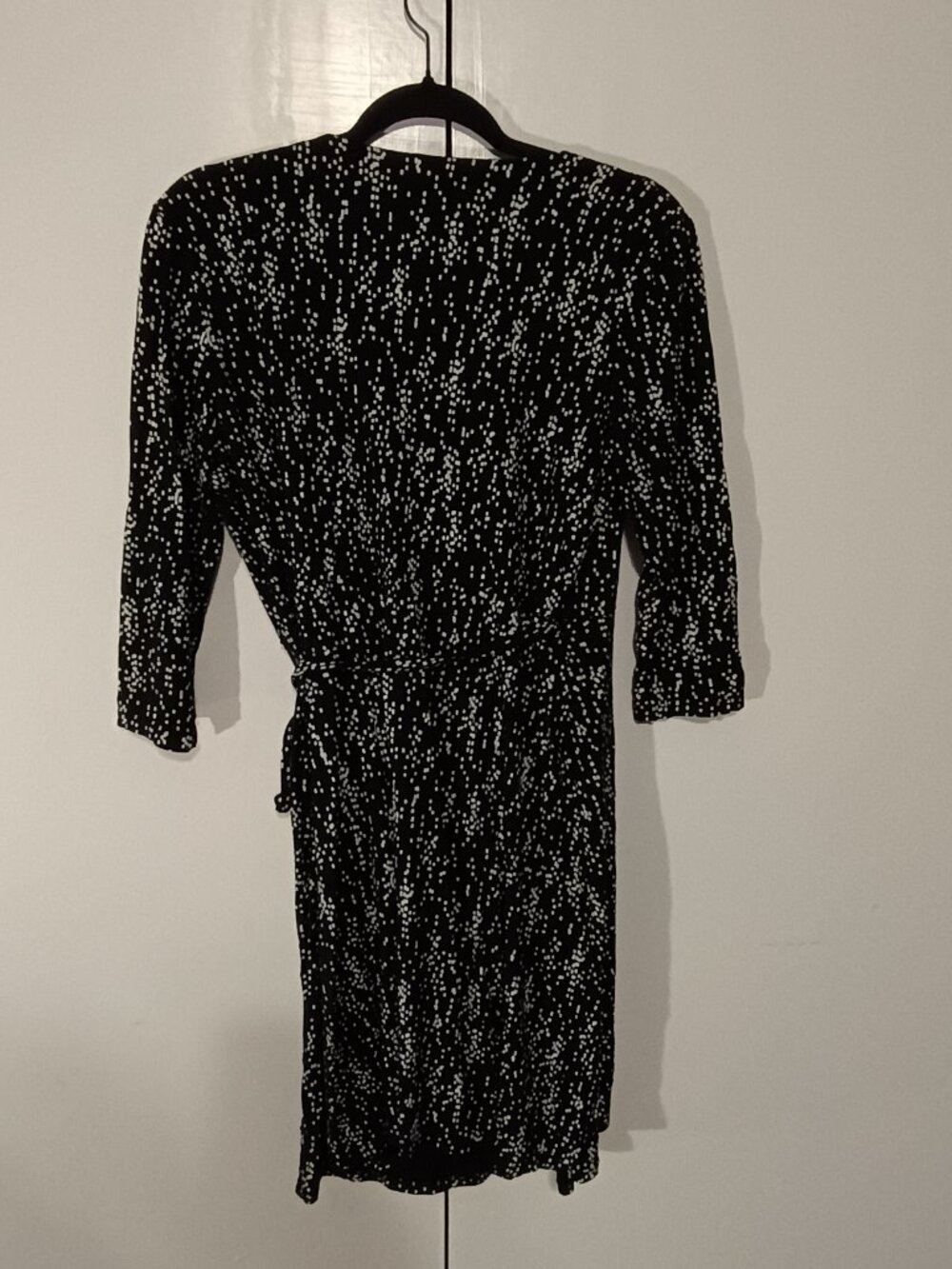Gap Black & White Abstract Print Wrap Dress Size Large Rayon Tie Waist - Picture 3 of 8